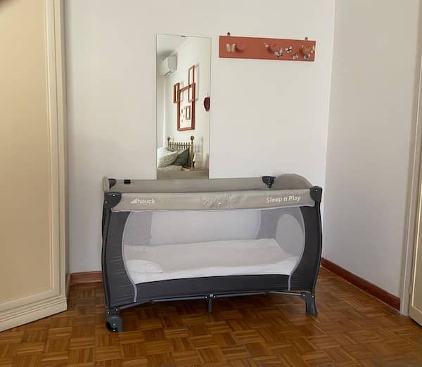 Baby cot available on request at Interno 33, Rome holiday apartment near Tiburtina Stat