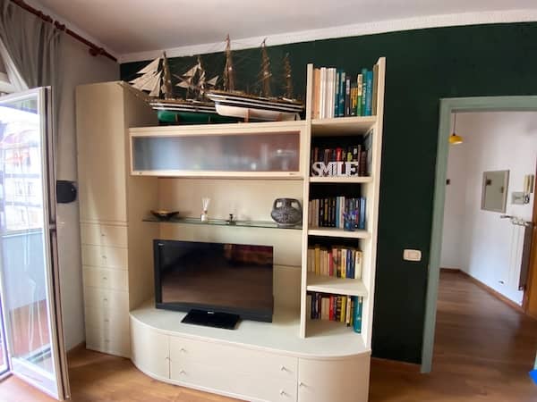 Bright interiors of a holiday home in Rome, near public transport