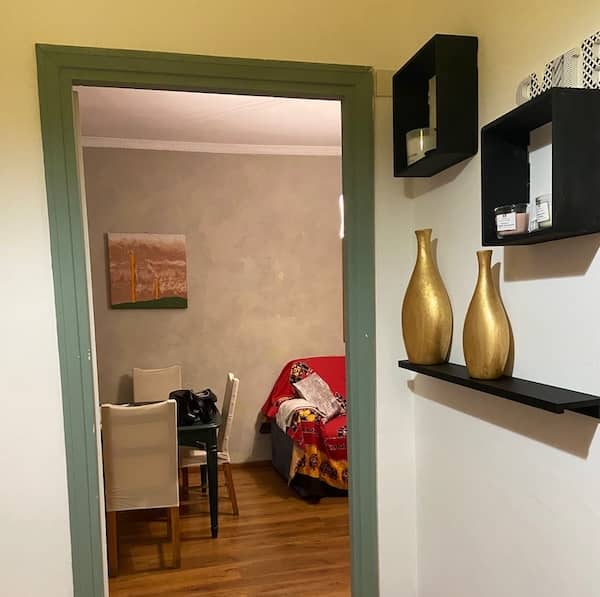 Stylish interior of Interno 33, ideal for 2 to 4 guests