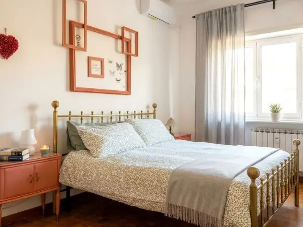 Camera matrimoniale con letto in ottone - Interno33 Roma