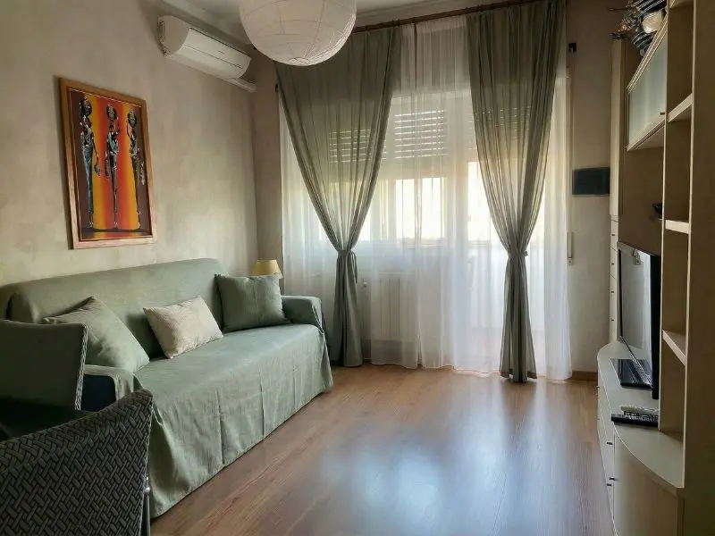 Soggiorno luminoso dell'appartamento Interno33 a Roma Tiburtina